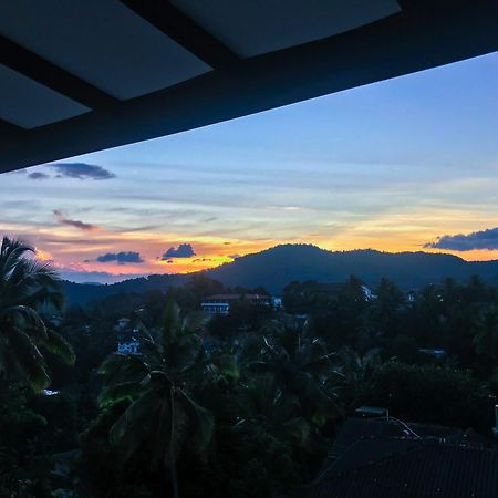 Saru Holiday Apartment - Upto 6 Guests Kandy Buitenkant foto