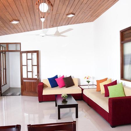 Saru Holiday Apartment - Upto 6 Guests Kandy Buitenkant foto
