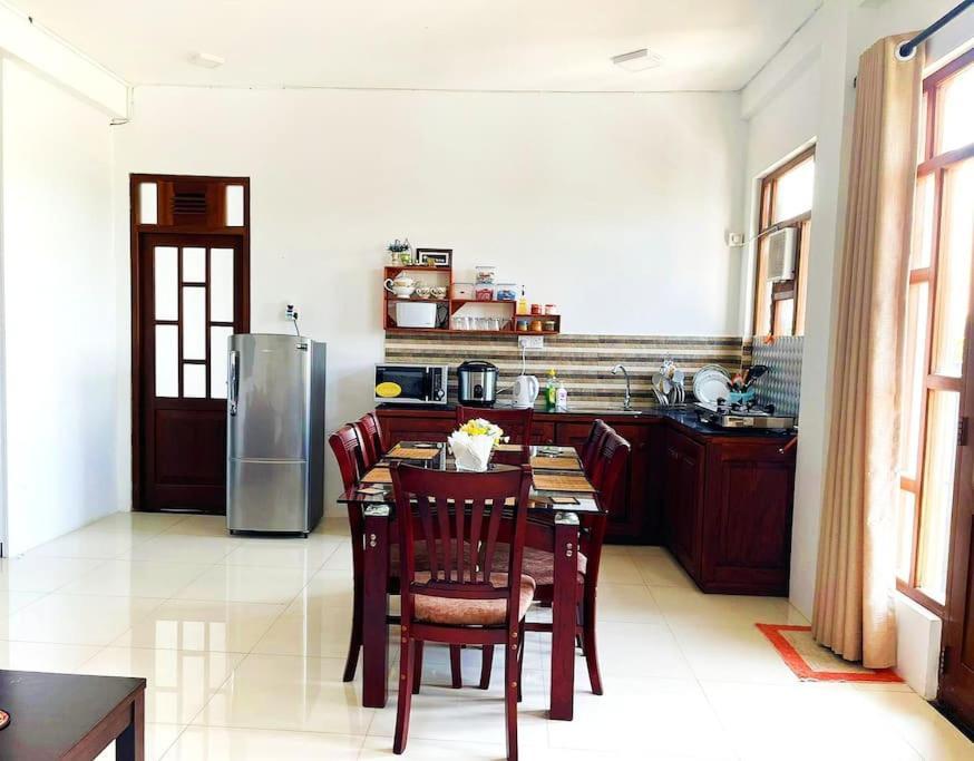 Saru Holiday Apartment - Upto 6 Guests Kandy Buitenkant foto