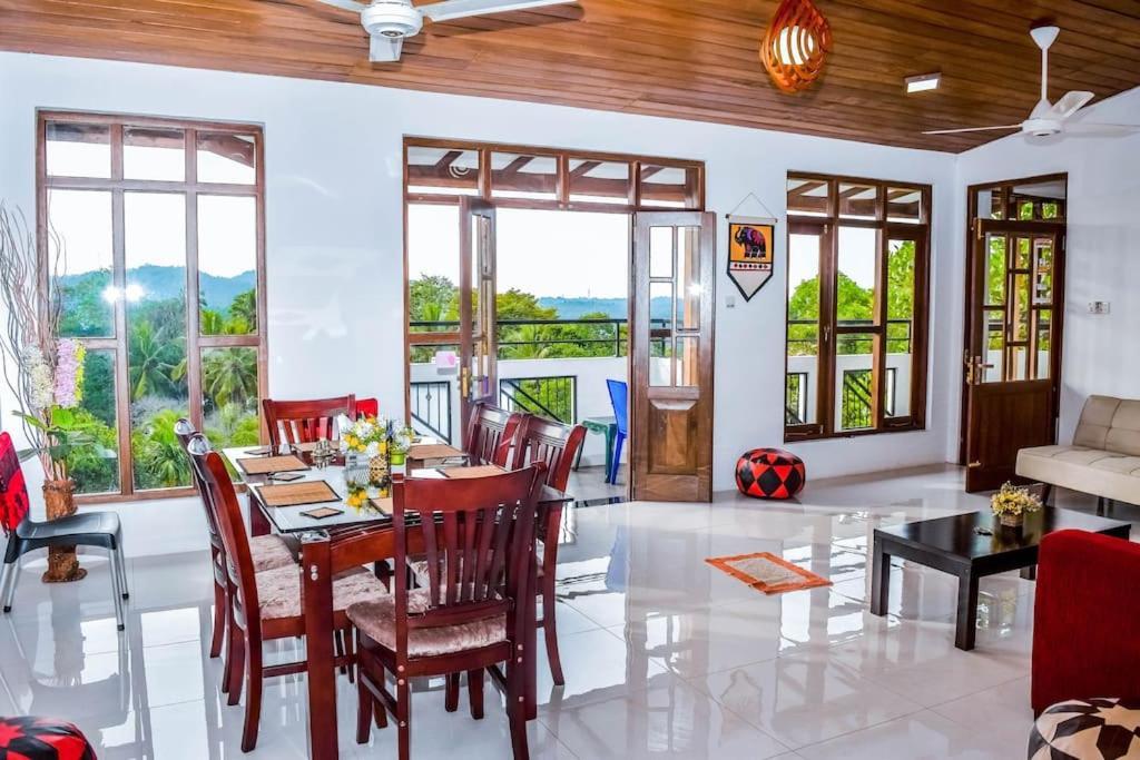 Saru Holiday Apartment - Upto 6 Guests Kandy Buitenkant foto