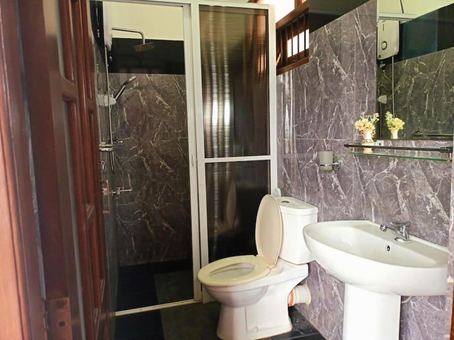 Saru Holiday Apartment - Upto 6 Guests Kandy Buitenkant foto