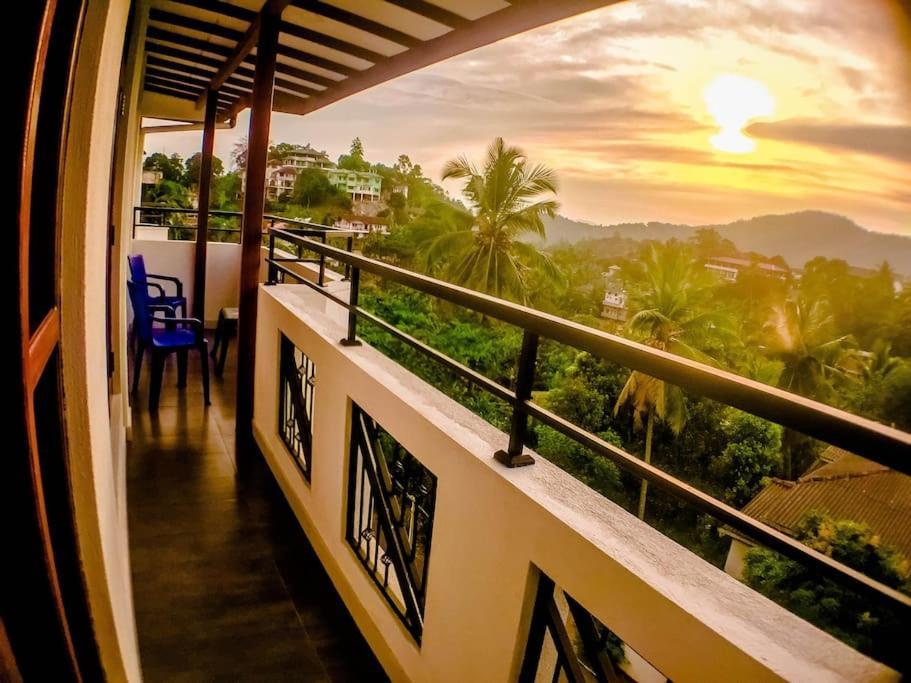 Saru Holiday Apartment - Upto 6 Guests Kandy Buitenkant foto