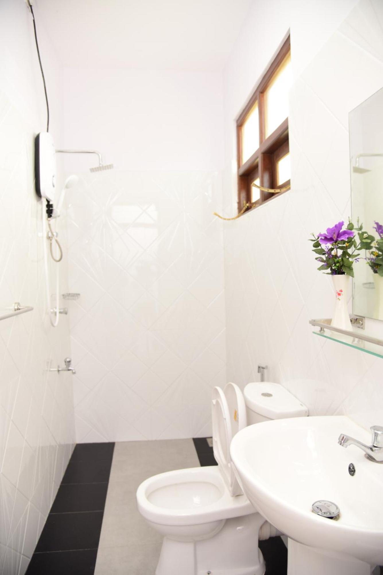 Saru Holiday Apartment - Upto 6 Guests Kandy Buitenkant foto