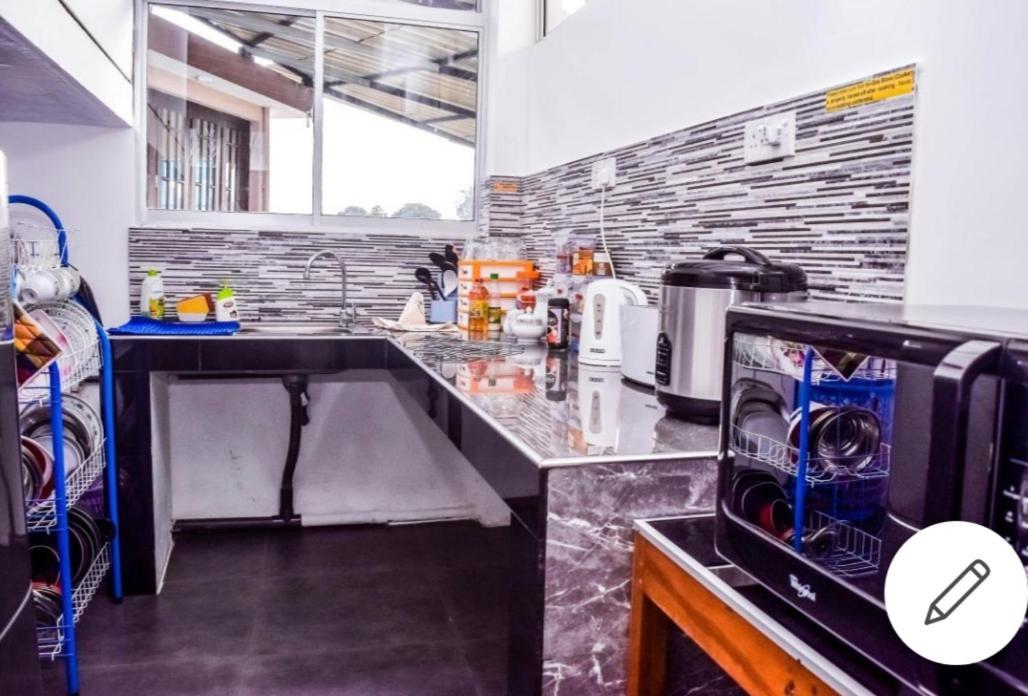 Saru Holiday Apartment - Upto 6 Guests Kandy Buitenkant foto