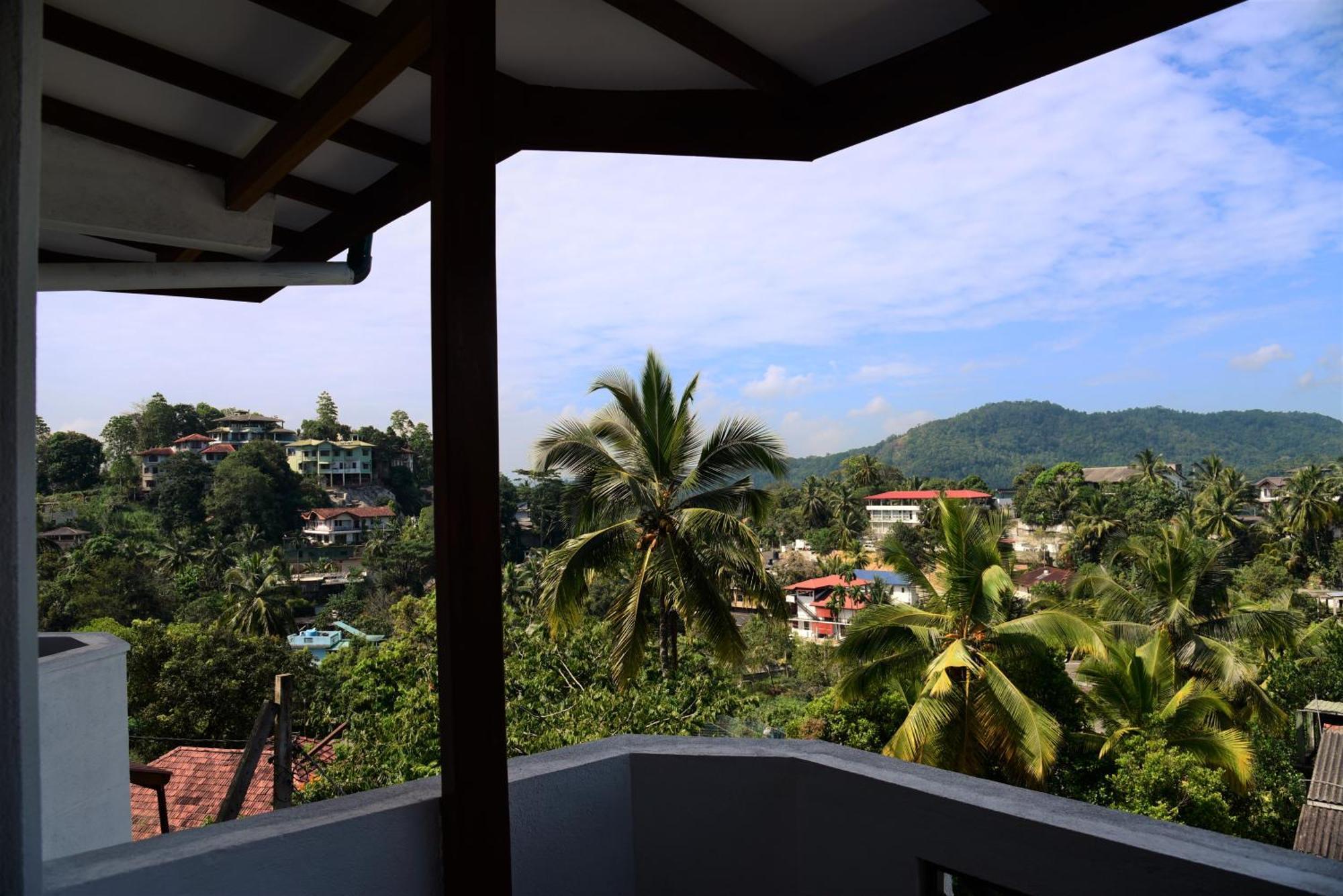 Saru Holiday Apartment - Upto 6 Guests Kandy Buitenkant foto