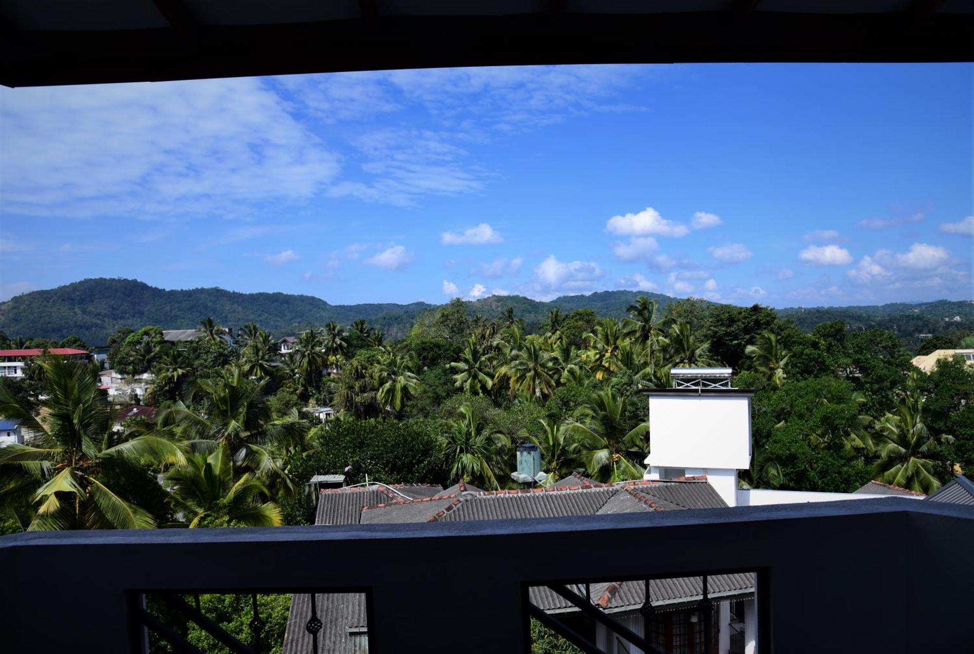 Saru Holiday Apartment - Upto 6 Guests Kandy Buitenkant foto